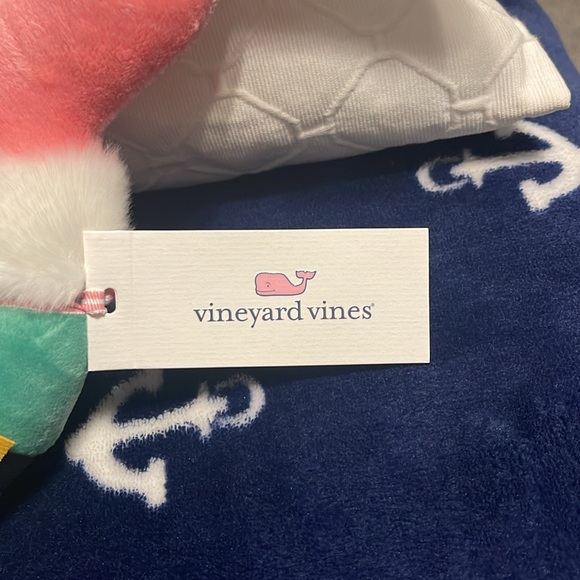 🩷NEW🩷 Vineyard Vines 🩷 Holiday Christmas Elf Santa Hat Whale Stuffed Animal, 16” - Picture 7 of 12